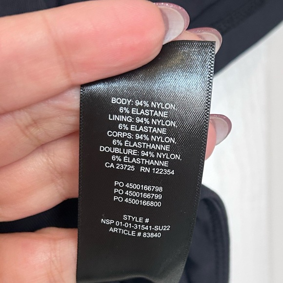 Aritzia Babaton Contour Black Fitted Cropped Crewneck Ribcage tee- size M EUC - Picture 3 of 8